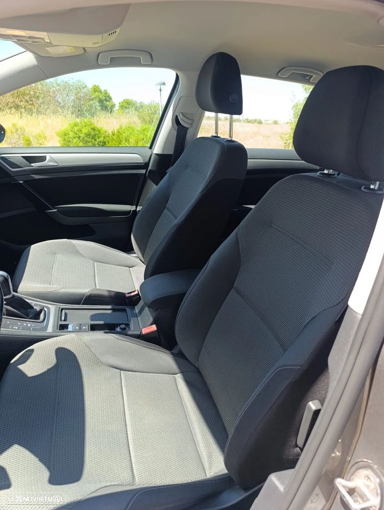 VW Golf 1.6 TDi Confortline DSG - 14