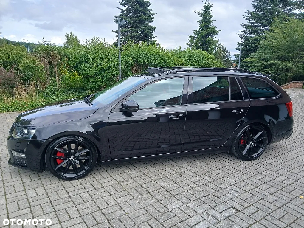 Skoda Octavia Combi 2.0 TDI DSG RS - 33