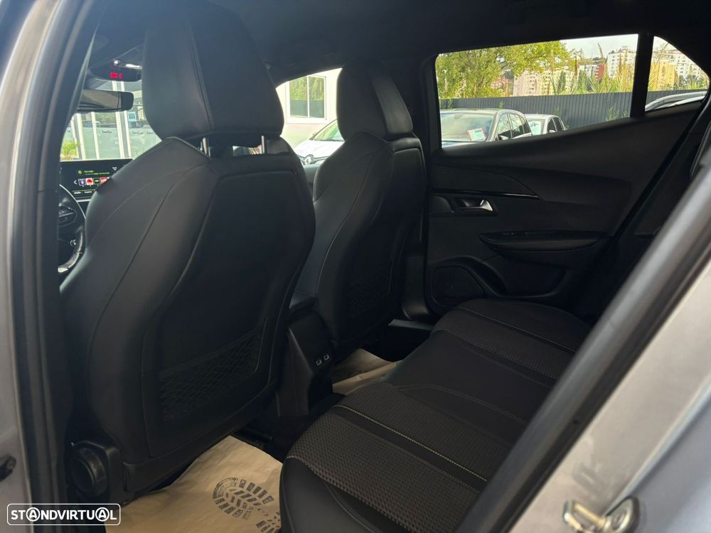 Peugeot 2008 1.5 BlueHDi GT EAT8 - 27