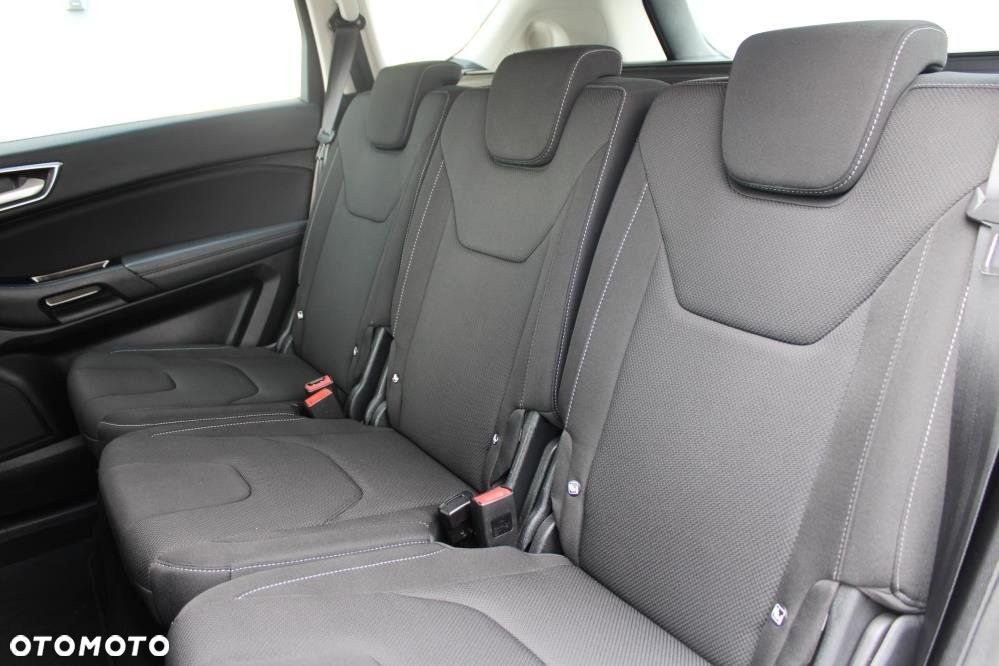 Ford S-Max - 12