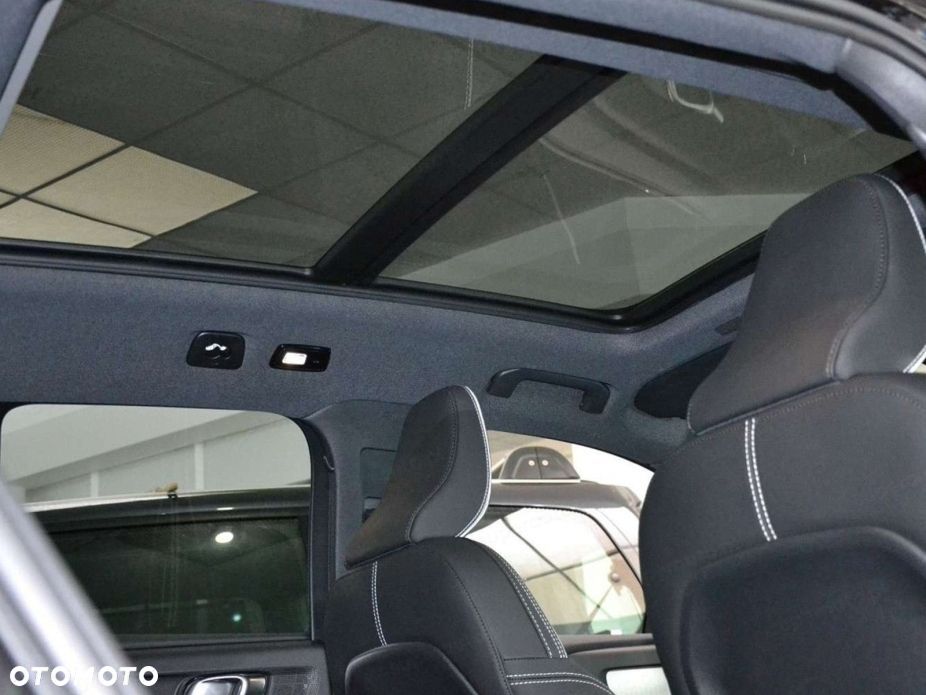 Volvo XC 40 B4 Ultra Black Edition - 15