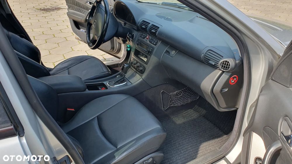 Mercedes-Benz Klasa C 240 4Matic Avantgarde - 11