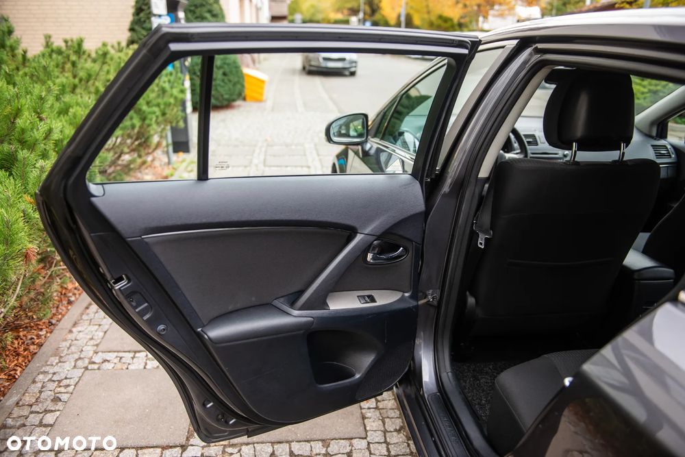 Toyota Avensis 1.8 Premium - 19