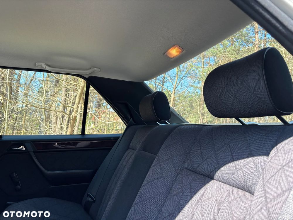 Mercedes-Benz Klasa E - 24