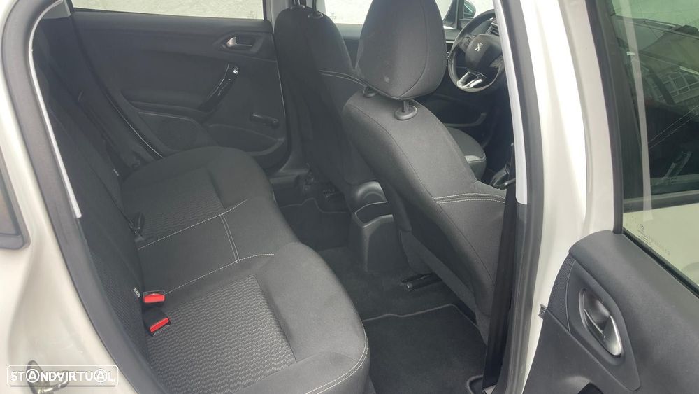 Peugeot 208 1.2 VTi SE Style - 16