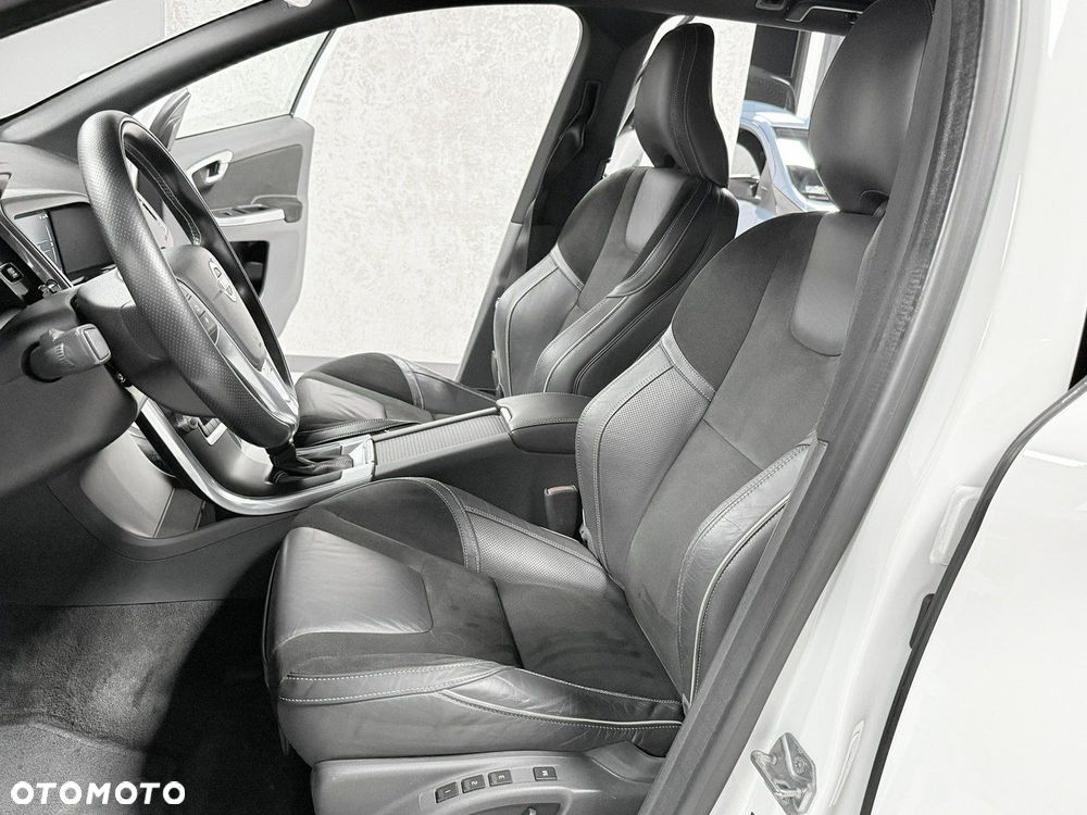 Volvo XC 60 D4 AWD Momentum - 35