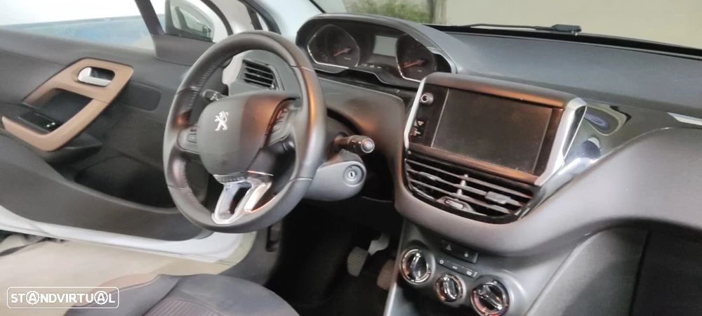 Peugeot 208 PureTech 82 Allure - 27