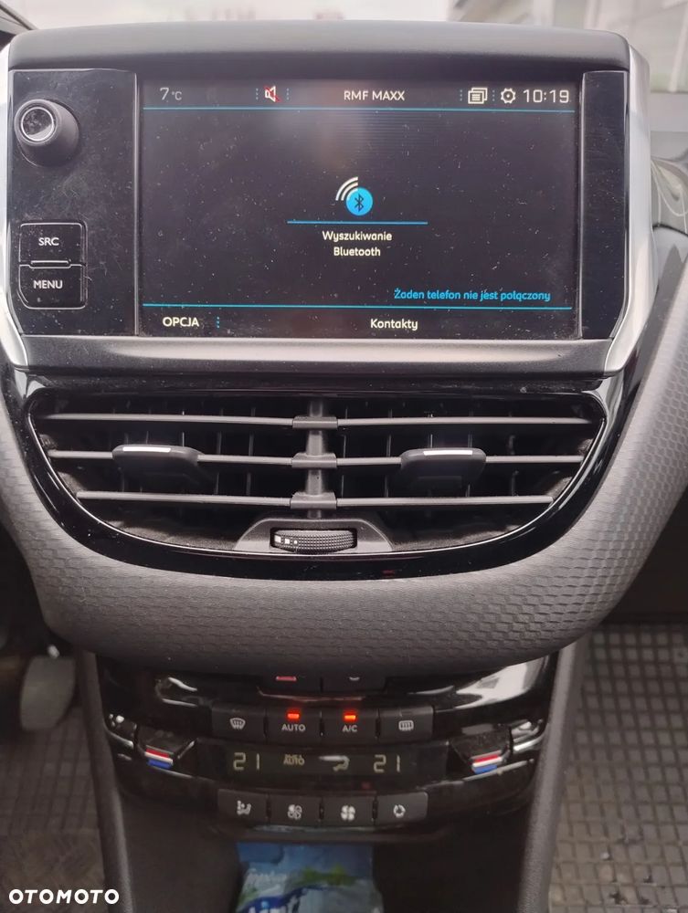 Peugeot 2008 1.2 Pure Tech GPF Signature S&S - 10