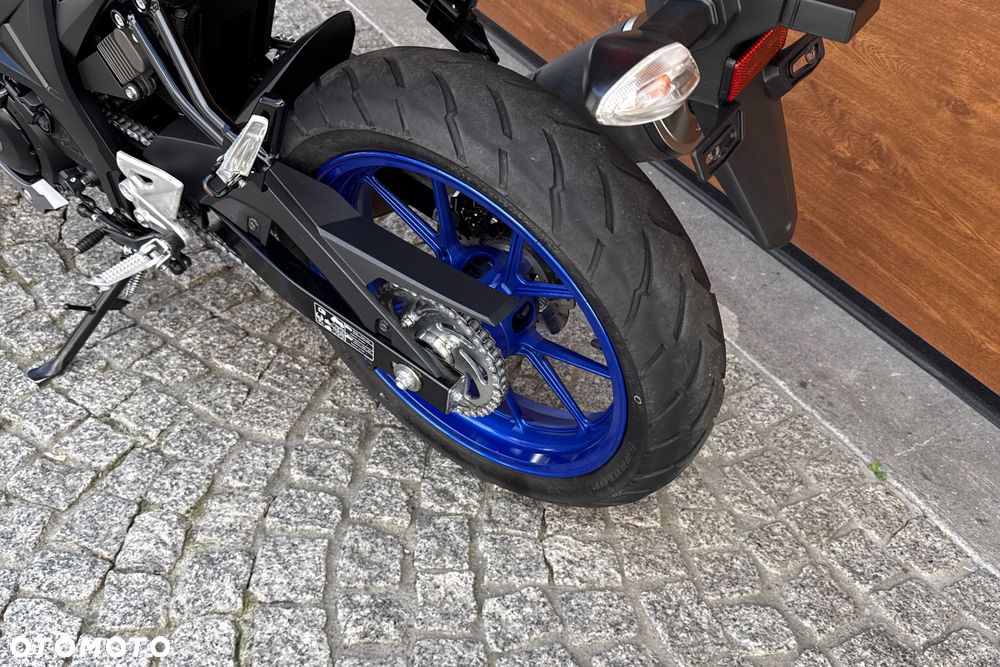Suzuki GSX - 21