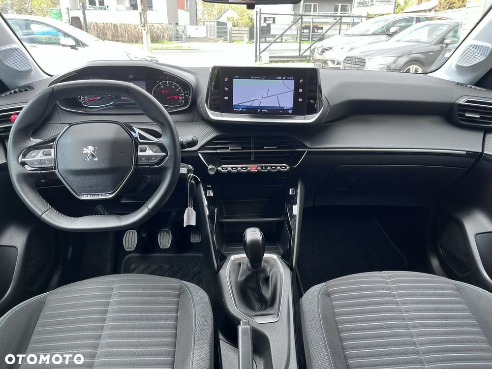 Peugeot 208 - 16