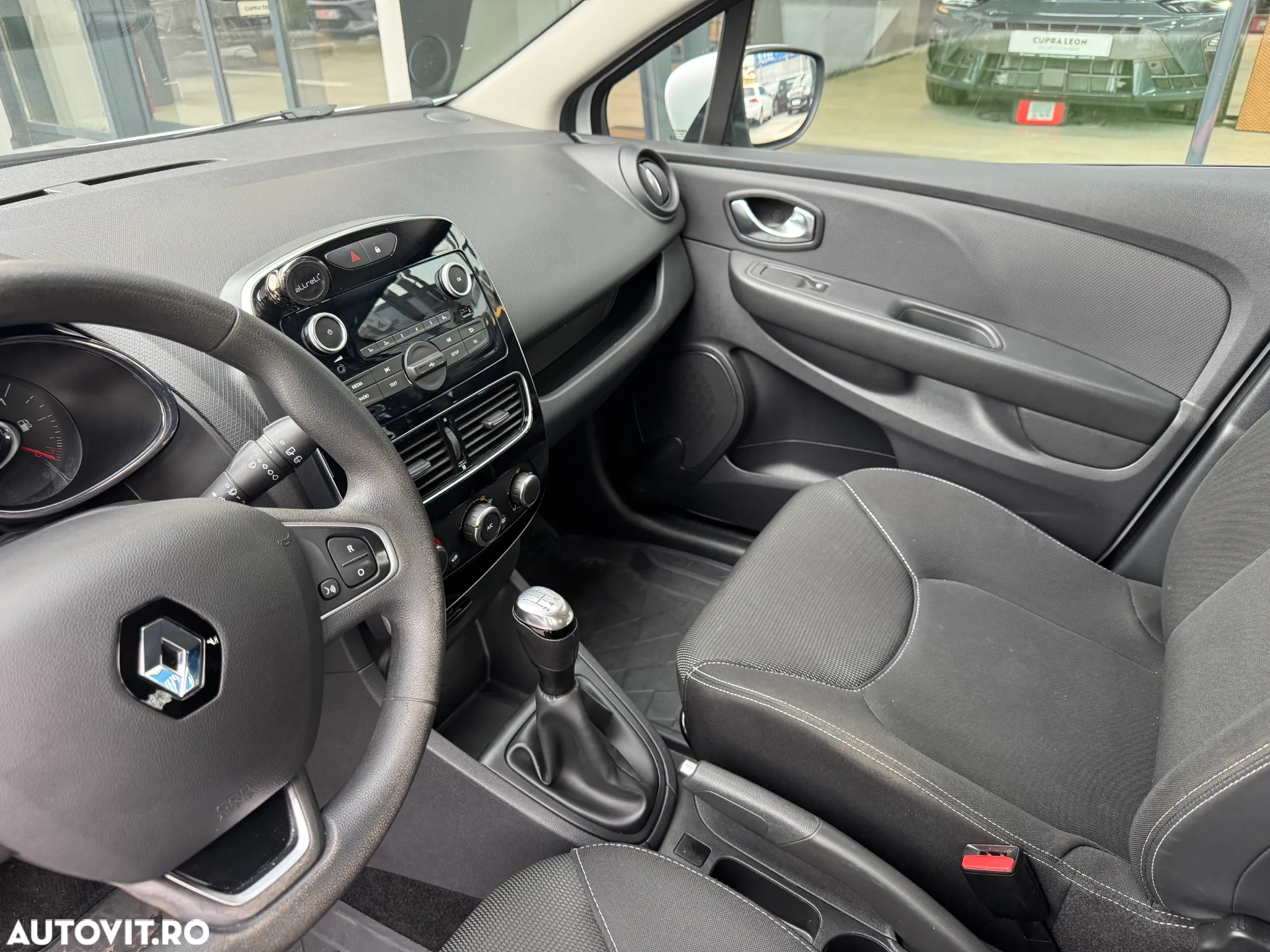 Renault Clio IV TCe Zen - 9