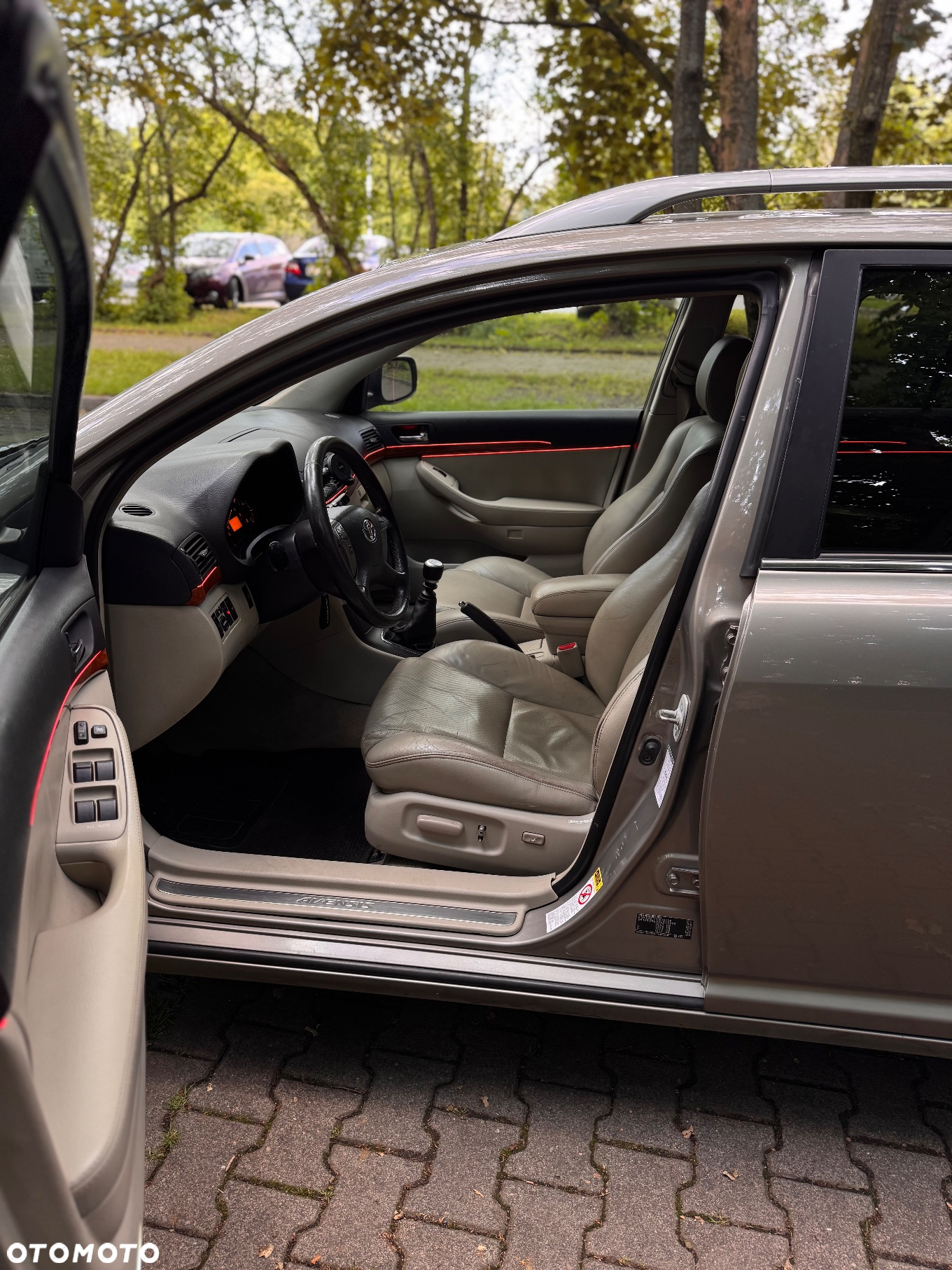 Toyota Avensis - 16