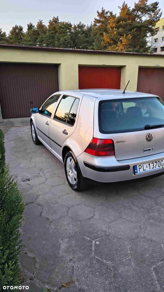 Volkswagen Golf - 10
