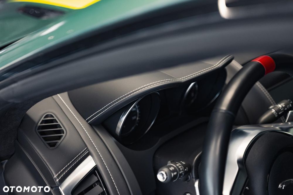 Jaguar F-Type 2.0 Turbo Chequered Flag - 30