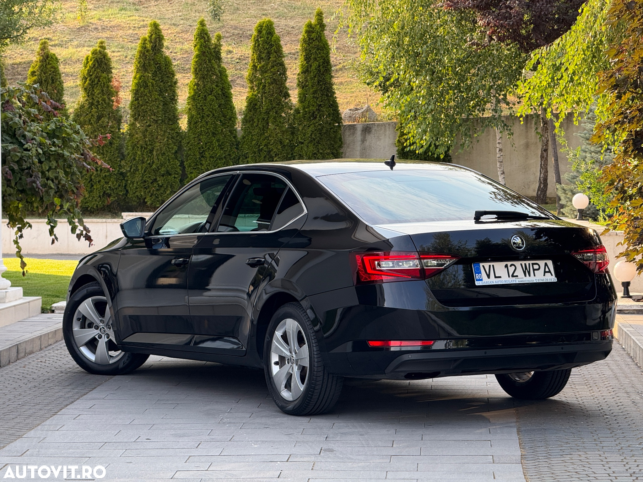 Skoda Superb 2.0 TDI DSG Ambition - 8