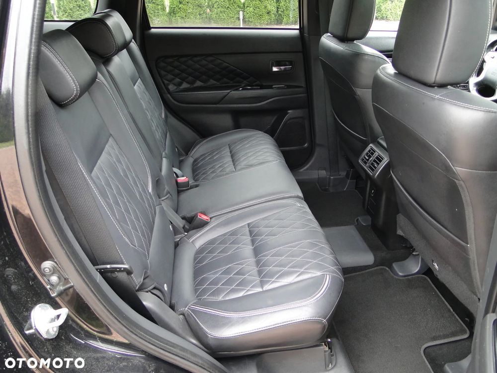 Mitsubishi Outlander Instyle + - 26