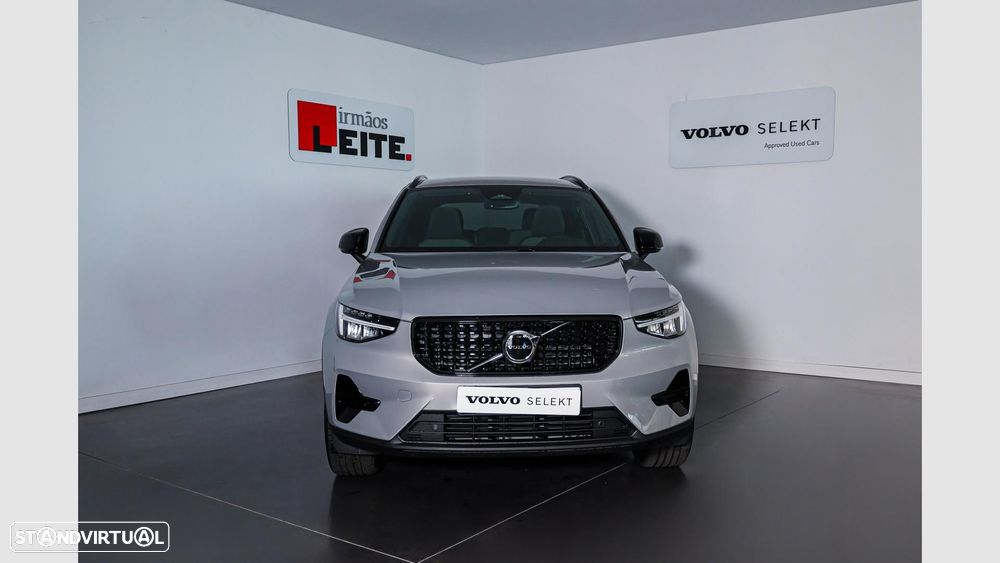 Volvo XC 40 2.0 B3 Plus Dark - 3