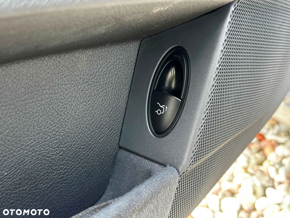 Mercedes-Benz Klasa E 240 Classic - 24