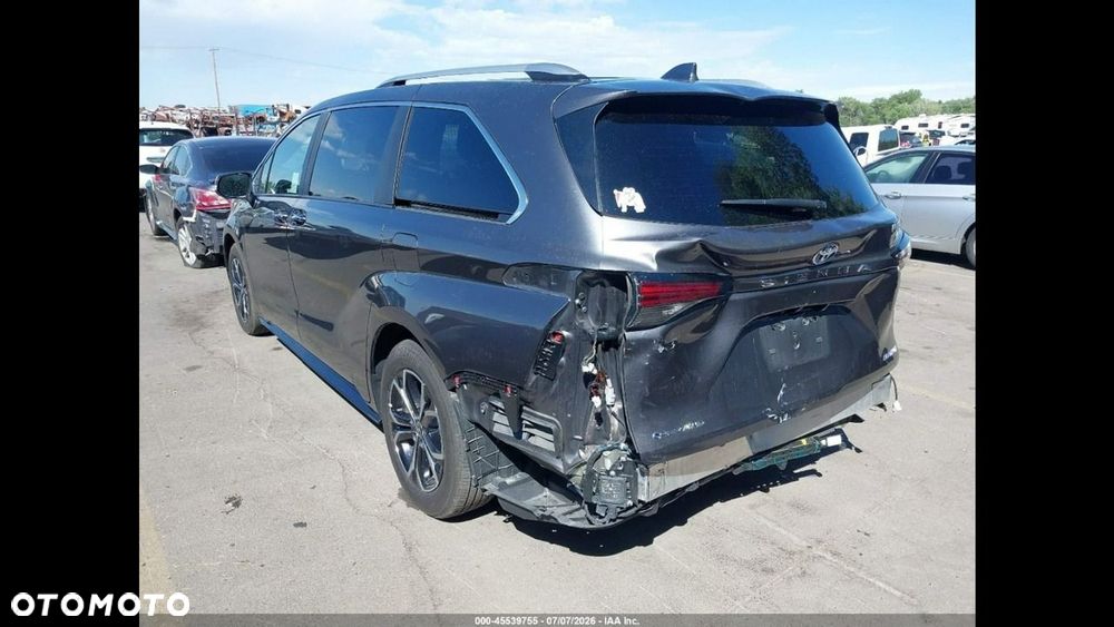 Toyota Sienna - 5
