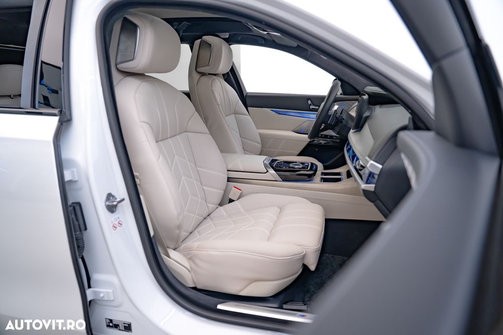 BMW Seria 7 740Ld xDrive MHEV - 24