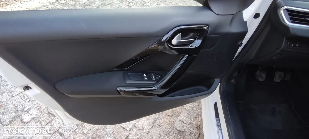 Peugeot 208 1.2 PureTech Style - 29