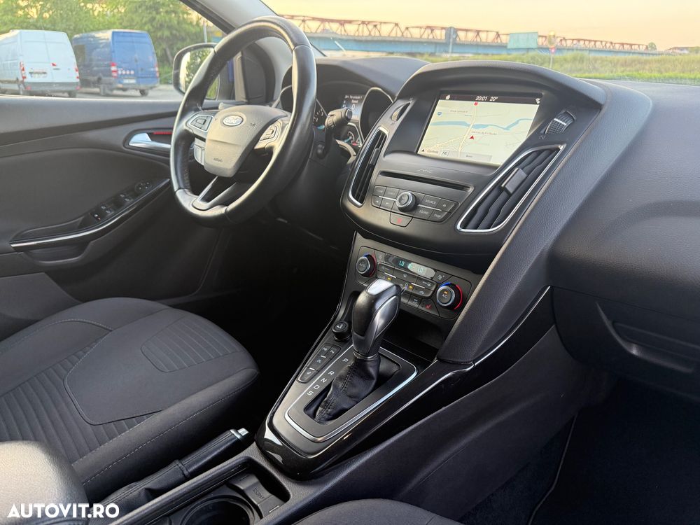Ford Focus - 32