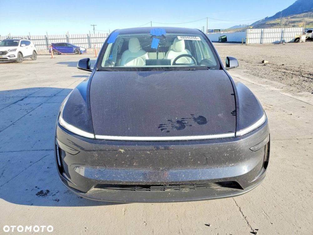 Tesla Model Y - 5