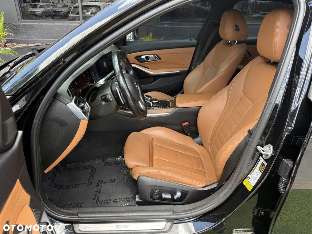 BMW Seria 3 330i xDrive M Sport - 13
