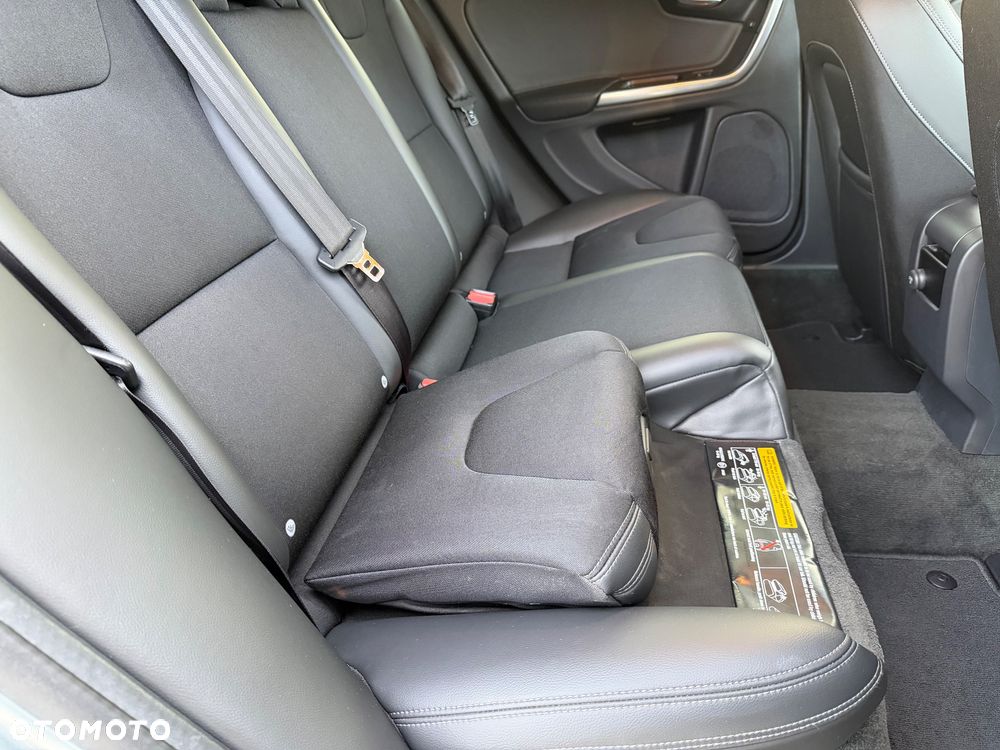 Volvo V60 Cross Country D3 Drive-E Momentum - 14