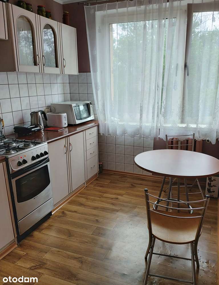 Dwupokojowe mieszkanie z piwnicą w Katowicach, osobna kuchnia, 4piętro