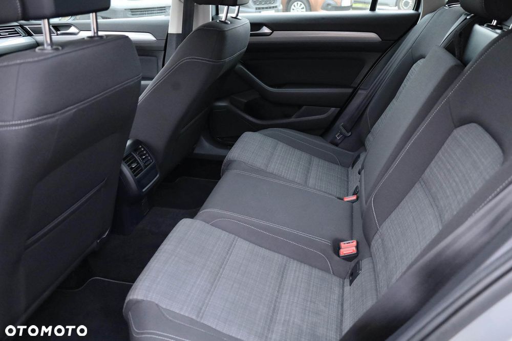 Volkswagen Passat - 35