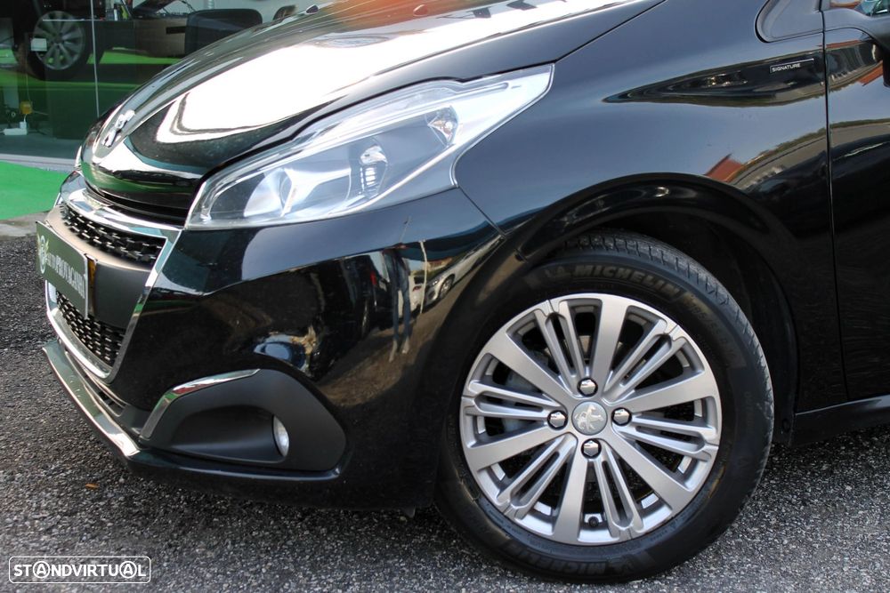 Peugeot 208 1.2 PureTech Signature - 4