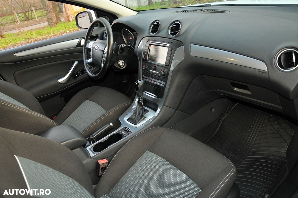 Ford Mondeo 2.0 TDCi Powershift Business Class - 10