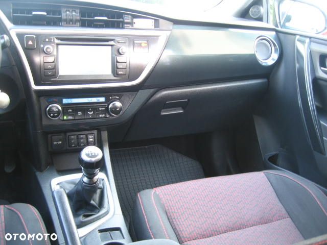 Toyota Auris 1.6 Premium - 16