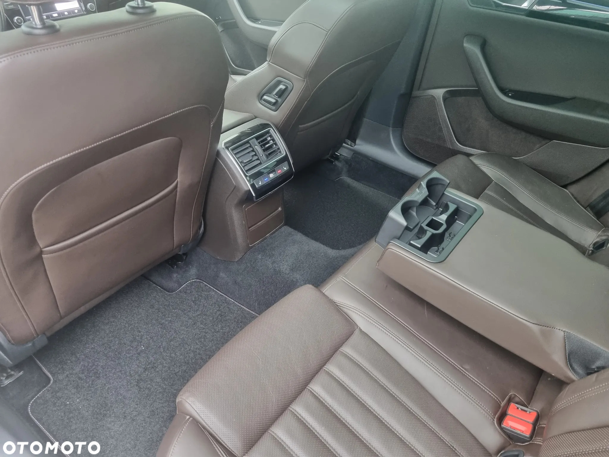 Skoda Superb 2.0 TDI 4x4 DSG L&K - 11