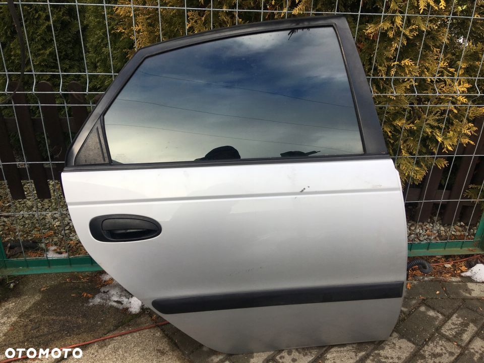 TOYOTA AVENSIS T22 DRZWI PRAWE LEWE TYŁ HB 199