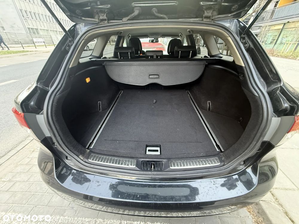 Toyota Avensis 2.0 Premium EU5 - 13