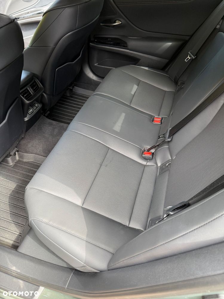 Lexus ES 300h Business Edition - 25