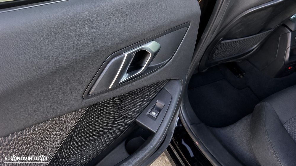 BMW 218 i Line Sport — fotografia 13