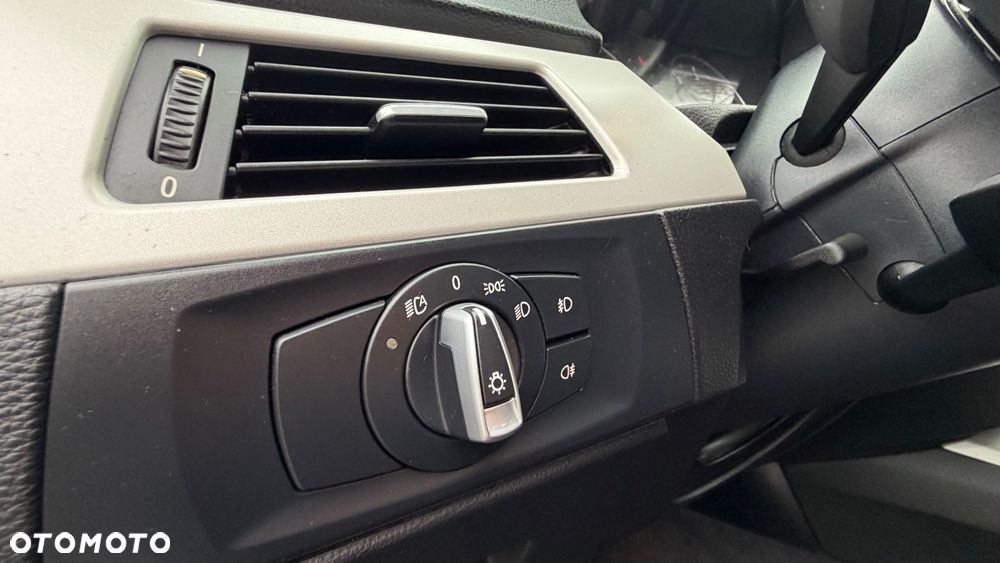 BMW Seria 3 320d xDrive - 23