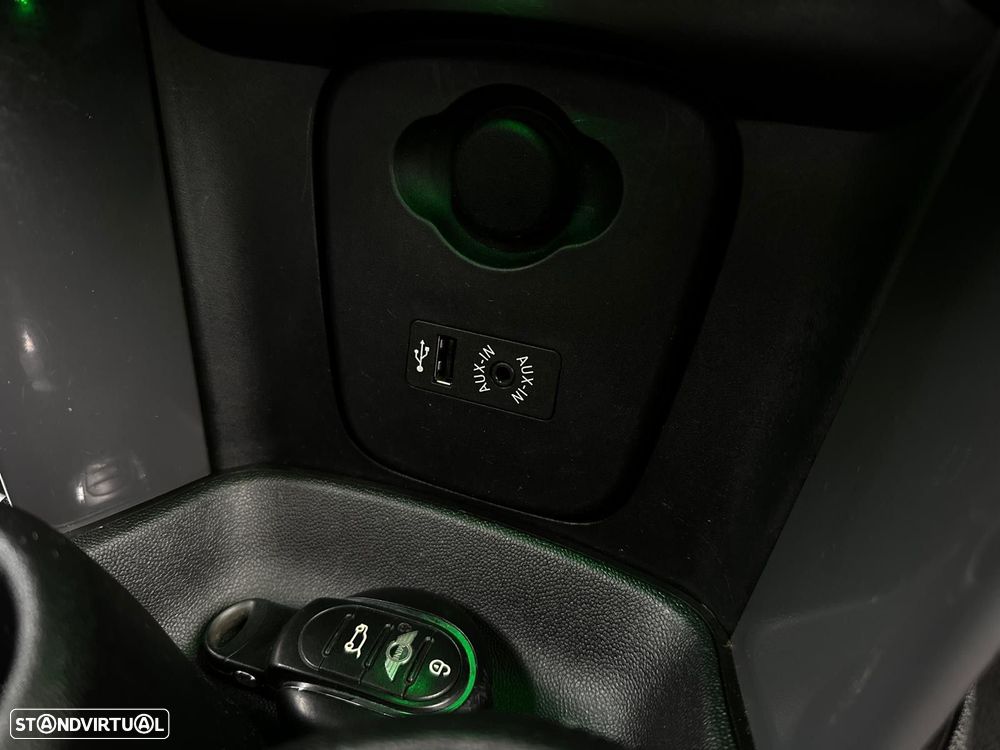 MINI 3 Portas One D - 12