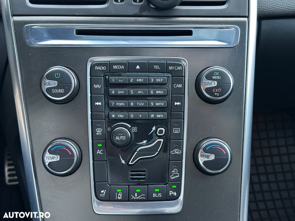 Volvo XC 60 D5AWD R-Design - 12
