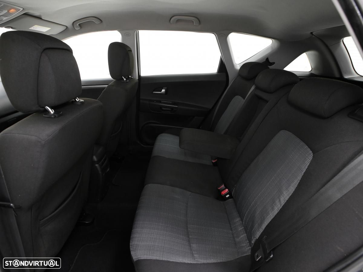 Kia Ceed - 8