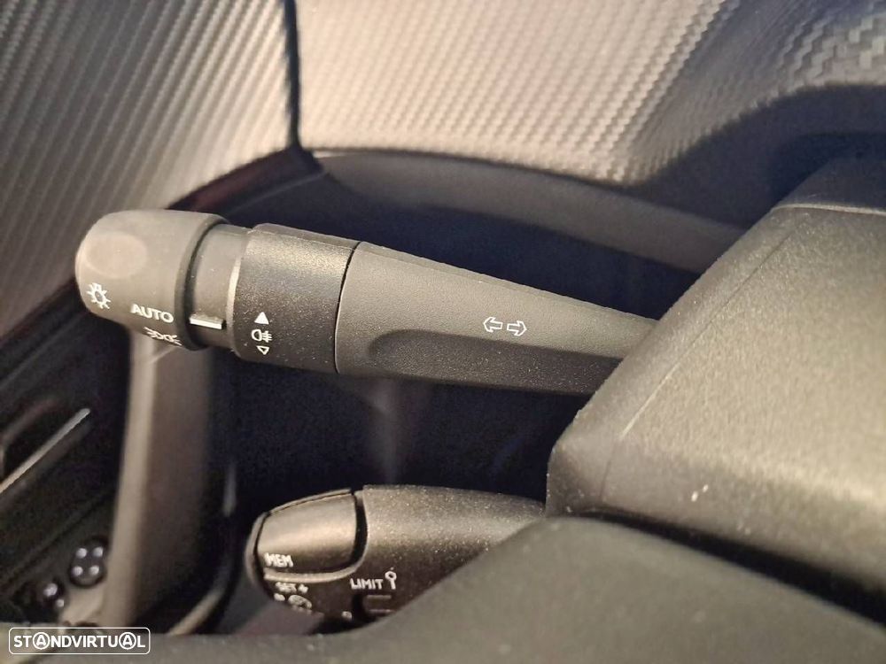 Peugeot 2008 1.2 Style - 12