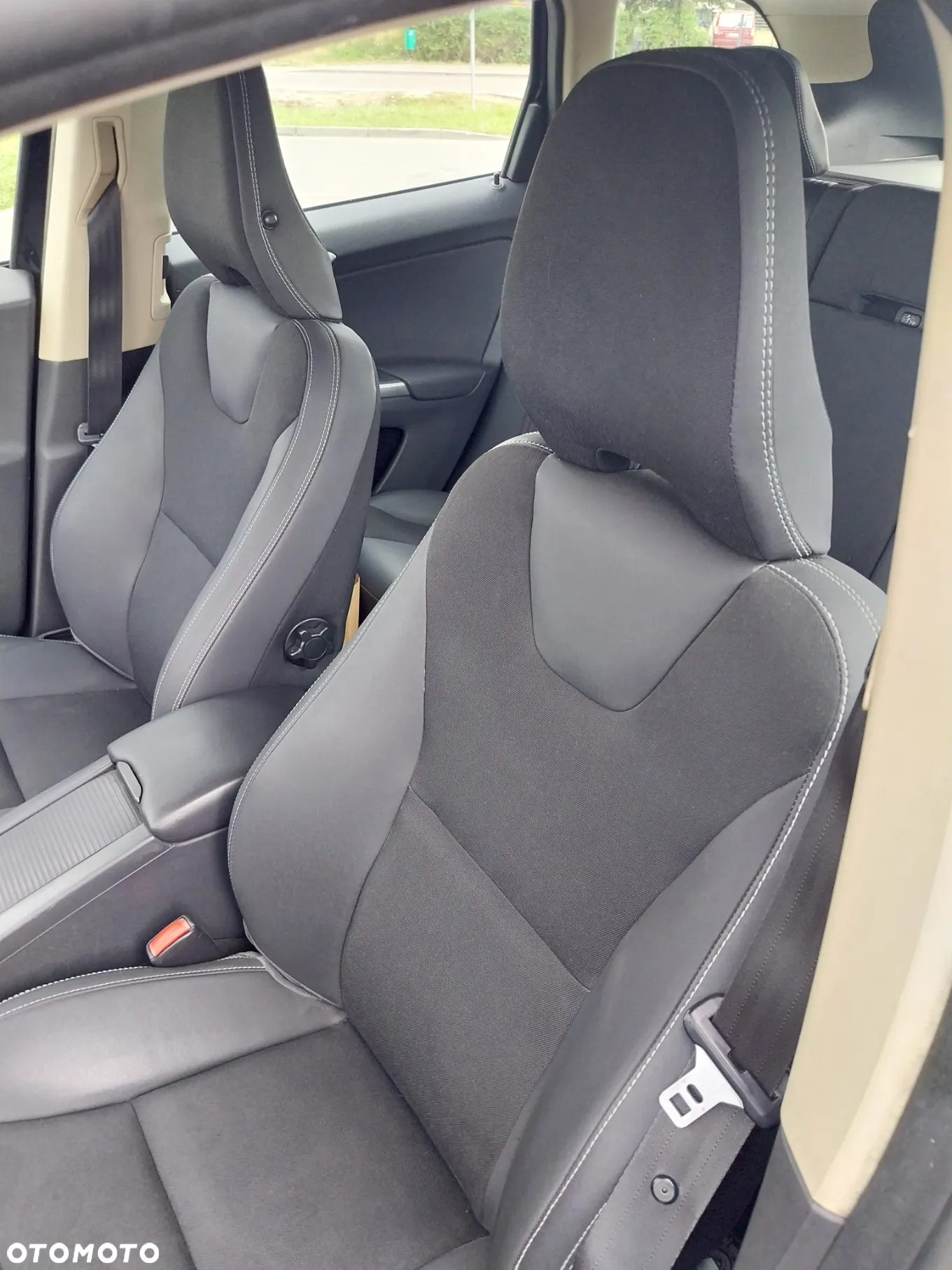 Volvo XC 60 D5 AWD - 8