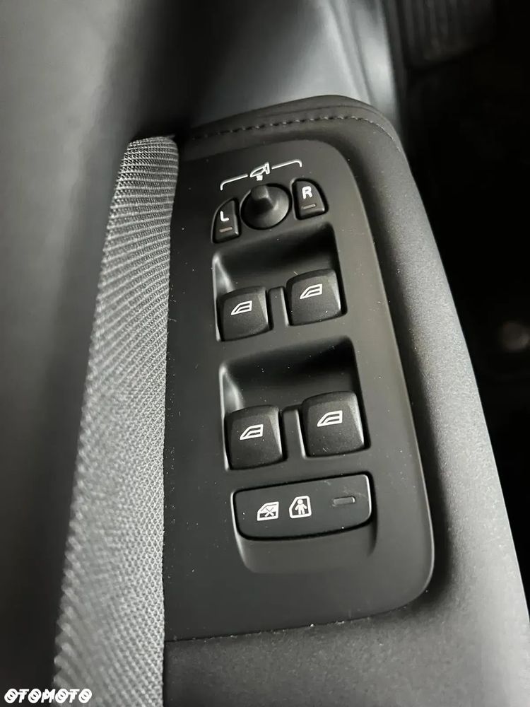 Volvo XC 60 T8 Plug-In Hybrid AWD Plus Black Edition - 29