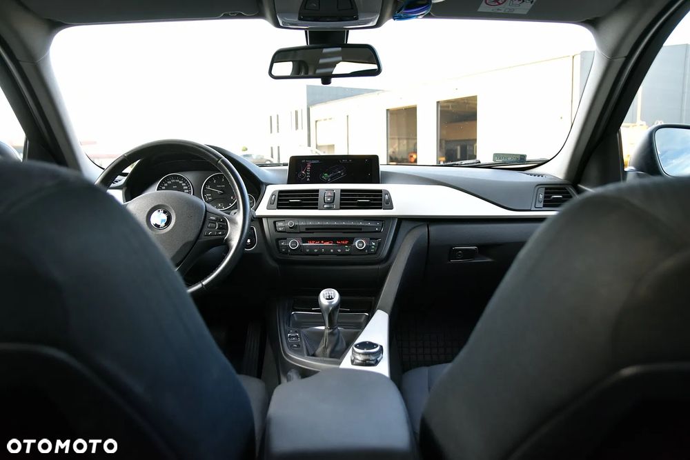 BMW Seria 3 320d - 26