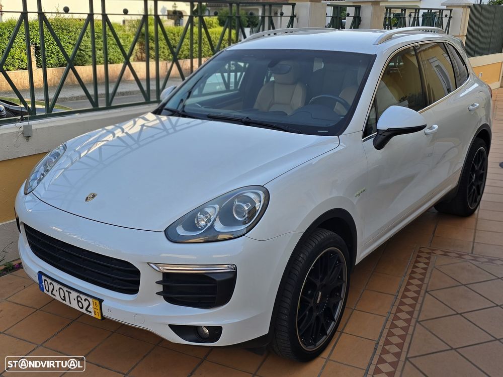 Porsche Cayenne S E-Hybrid - 1