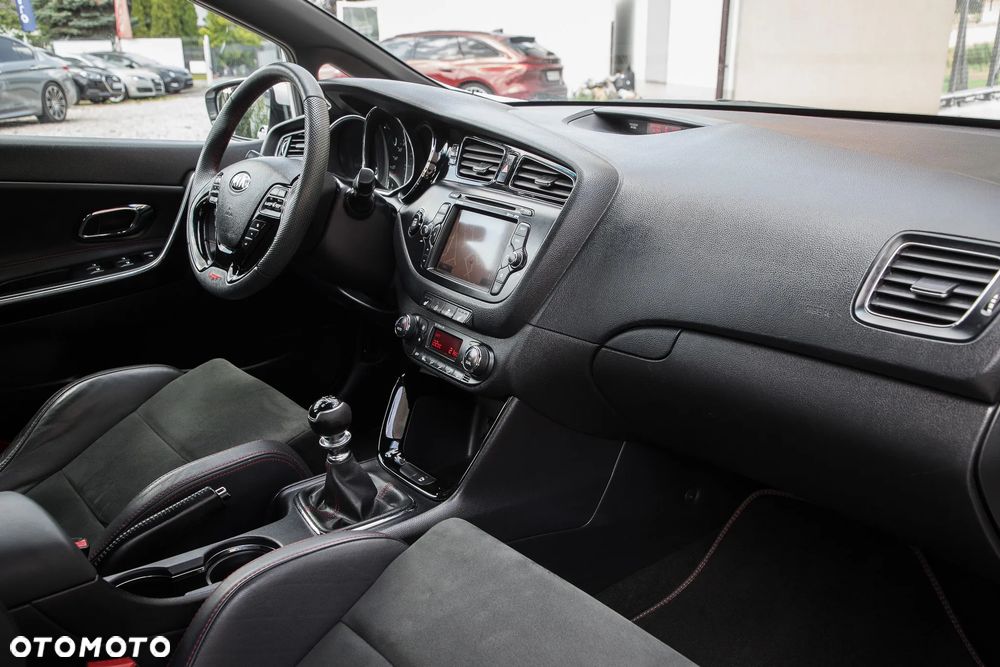 Kia Ceed 1.6 T-GDI GT - 32