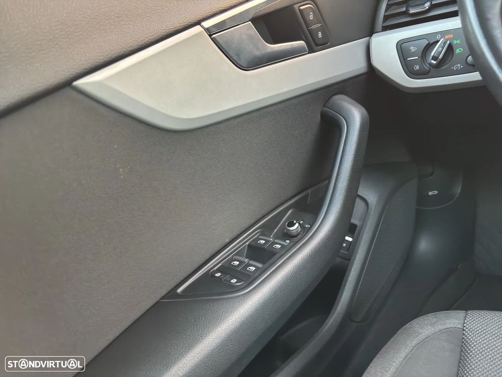 Audi A4 Avant 35 TDI S tronic - 12